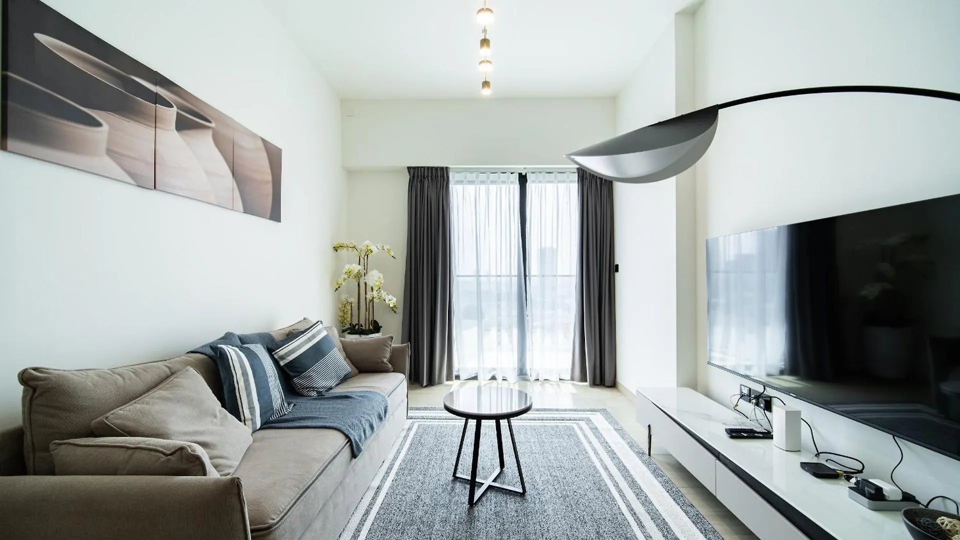 Spacious Jvc 1Br With Crib - Balcony&Park Walks Dubai Apartment