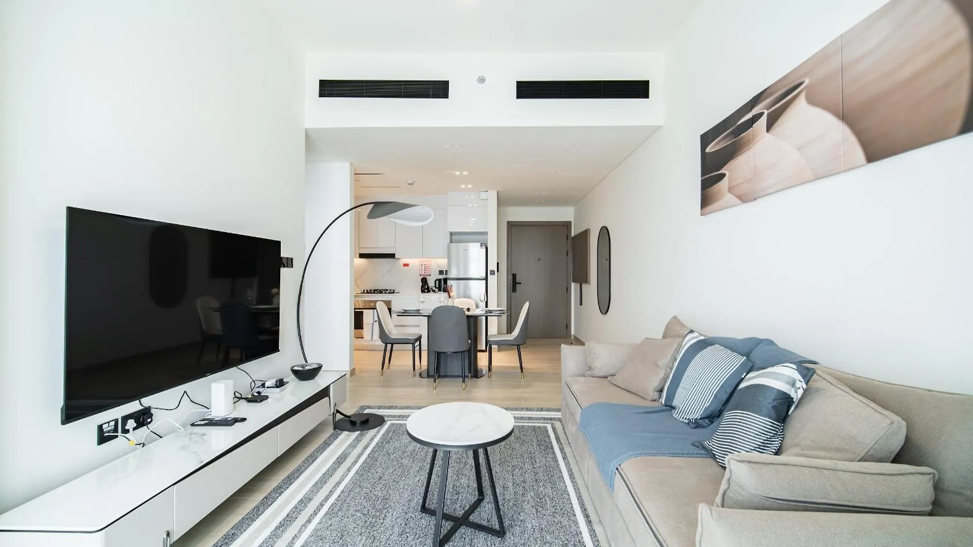 Spacious Jvc 1Br With Crib - Balcony&Park Walks Dubai Apartment